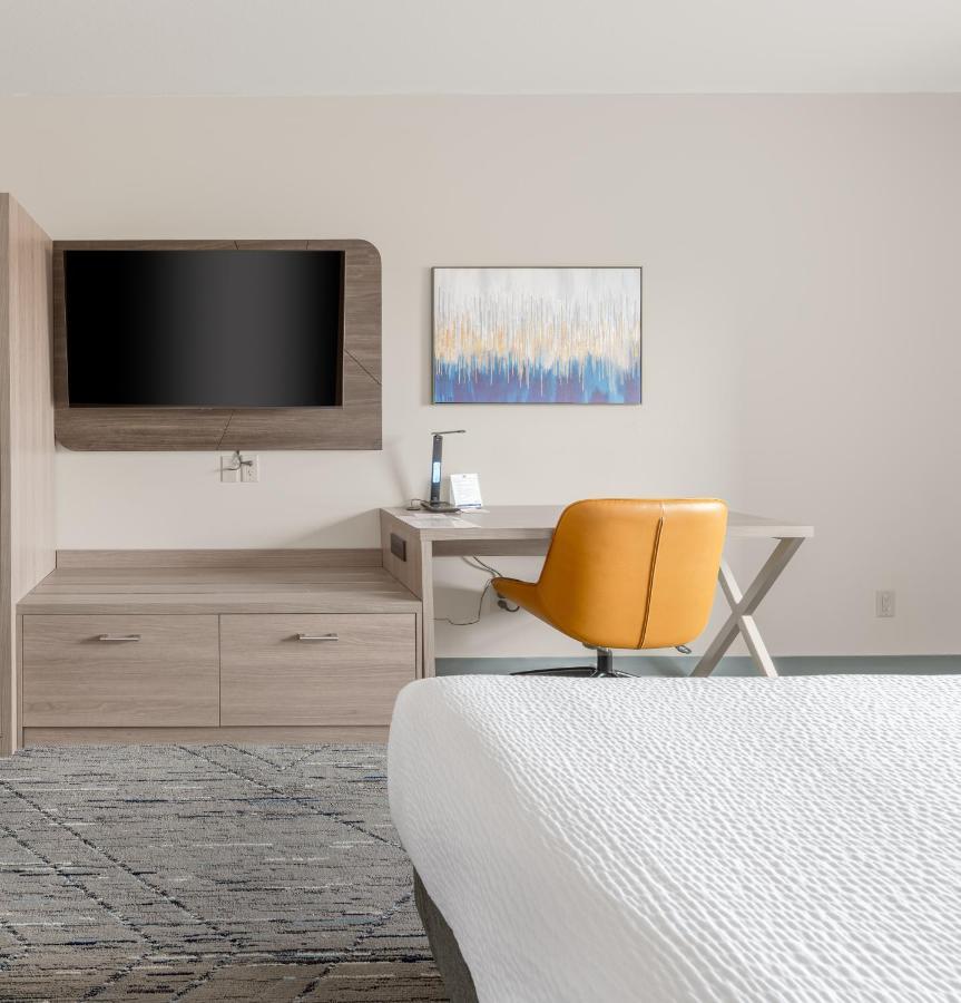 Holiday Inn Express Hotel & Suites-Edmonton South By Ihg Exterior foto