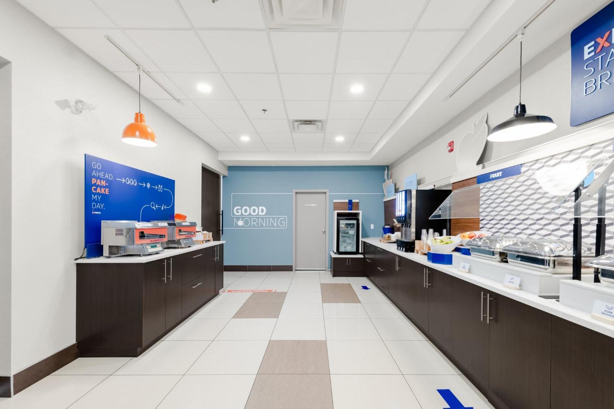 Holiday Inn Express Hotel & Suites-Edmonton South By Ihg Exterior foto