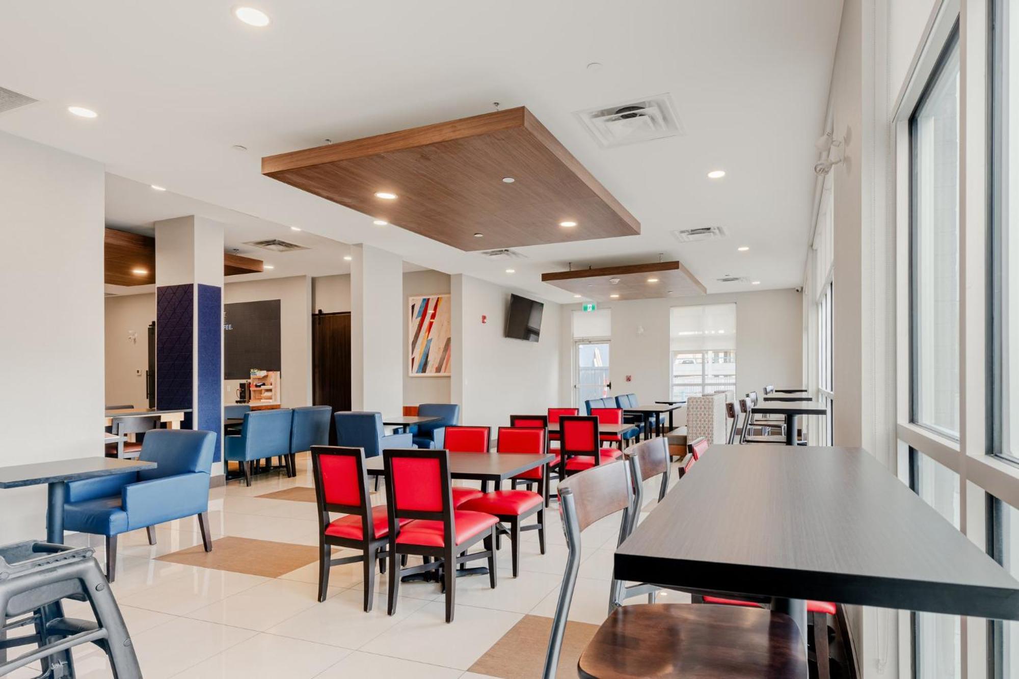 Holiday Inn Express Hotel & Suites-Edmonton South By Ihg Exterior foto