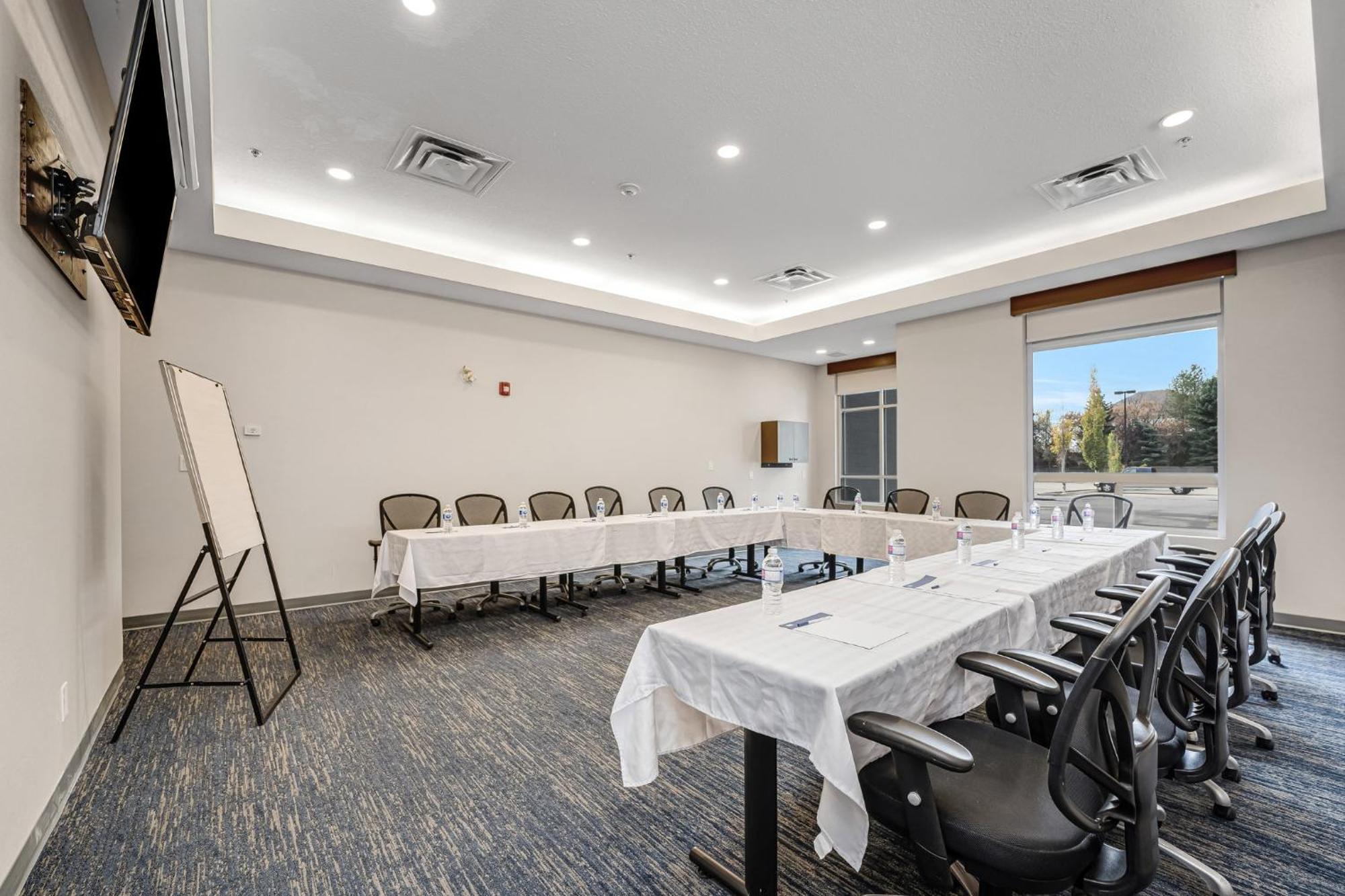 Holiday Inn Express Hotel & Suites-Edmonton South By Ihg Exterior foto